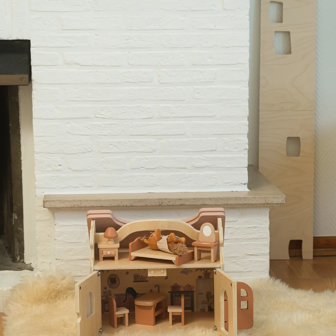 Egmont AW26 doll house with squirrels
